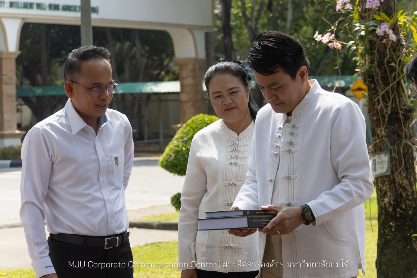 รองปลัดกระทรวงมหาดไทย สักการะสิ่งศักดิ์ ม.แม่โจ้