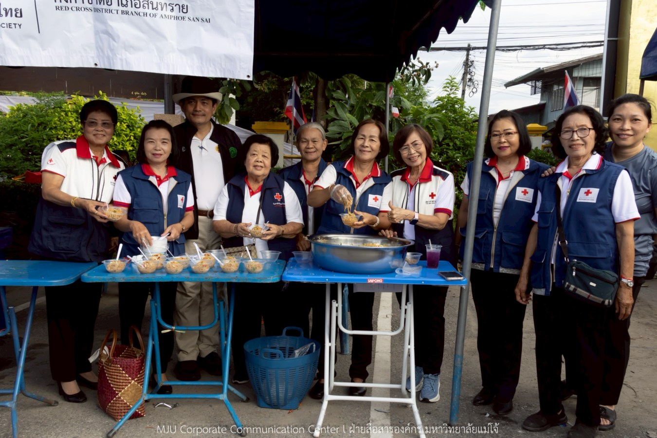 10 กิโลแห่งรอยยิ้ม ประเพณี เดินวิ่ง แม่โจ้ – สันทราย  ชาวสันทราย รุ่นพี่ ศิษย์เก่า  ร่วมต้อนรับอินทนิลช่อที่ 91 กว่า 6,200 คน อย่างอบอุ่น