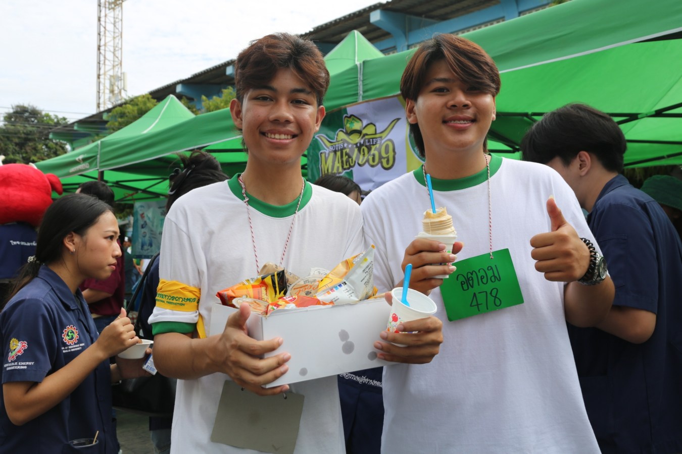 10 กิโลแห่งรอยยิ้ม ประเพณี เดินวิ่ง แม่โจ้ – สันทราย  ชาวสันทราย รุ่นพี่ ศิษย์เก่า  ร่วมต้อนรับอินทนิลช่อที่ 91 กว่า 6,200 คน อย่างอบอุ่น