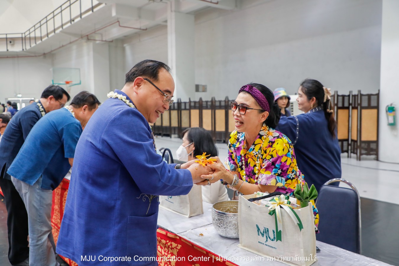 ชาวแม่โจ้ ร่วมพิธีดำหัวผู้อาวุโสและอธิการบดี ประจำปี 2569  สืบสานป๋าเวณี ปี๋ใหม่เมือง