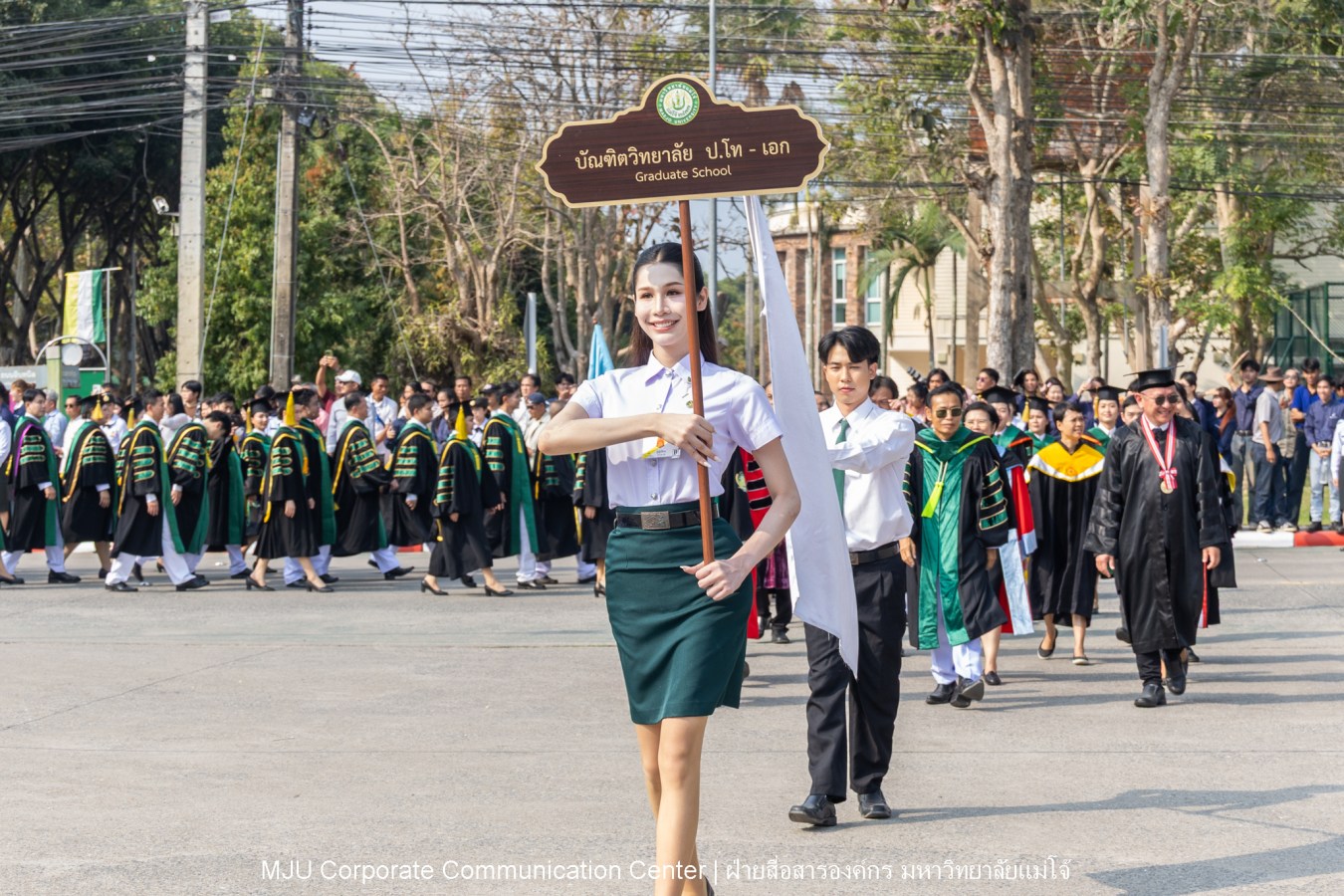 บรรยากาศ พิธีพระราชทานปริญญาบัตร มหาวิทยาลัยแม่โจ้ ประจำปีการศึกษา2567-2568 ครั้งที่ 48  ในวันที่ 19 กุมภาพันธ์ พ.ศ.2569 ณ ศูนย์กีฬาเฉลิมพระเกียรติ มหาวิทยาลัยแม่โจ้