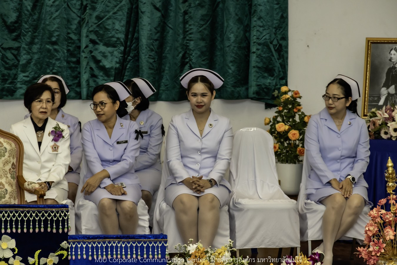 พยาบาลแม่โจ้ รุ่นที่ 3  รับหมวก เข็มเลื่อนชั้นปี และตะเกียงไนติงเกล เตรียมพร้อมออกฝึกปฏิบัติการจริงในสถานพยาบาล