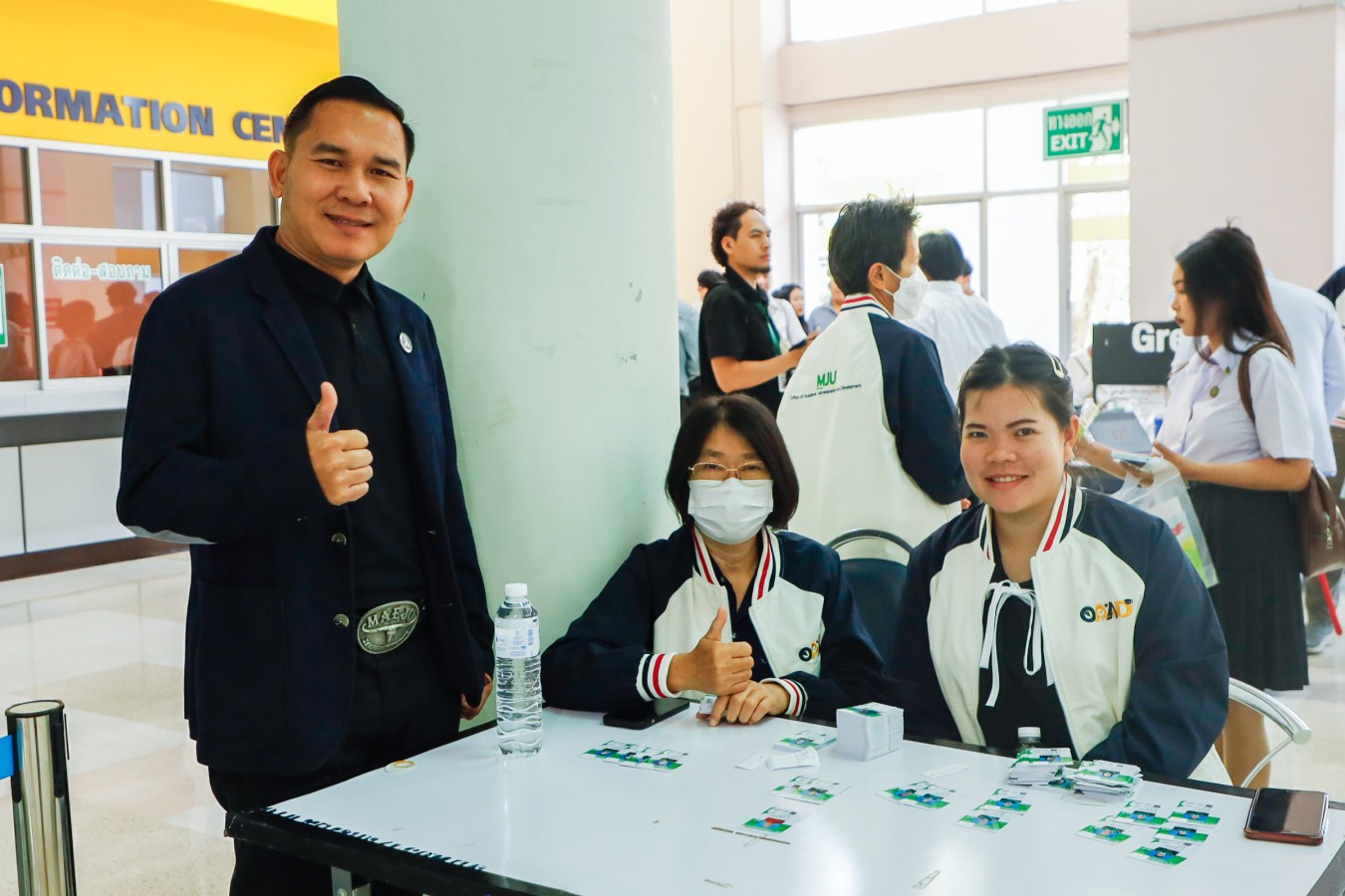 Congratulations    บรรยากาศ      บัณฑิตแม่โจ้ รายงานตัวเตรียมเข้าพิธีพระราชทานปริญญาบัตร ครั้งที่ 48