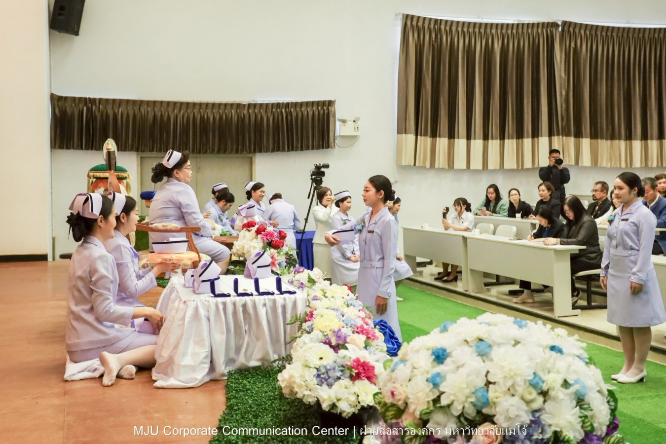 พยาบาลแม่โจ้ รุ่น 1 ประดับแถบหมวก-รับเข็มวิทยฐานะ พร้อมก้าวสู่พยาบาลวิชาชีพอย่างเป็นทางการ