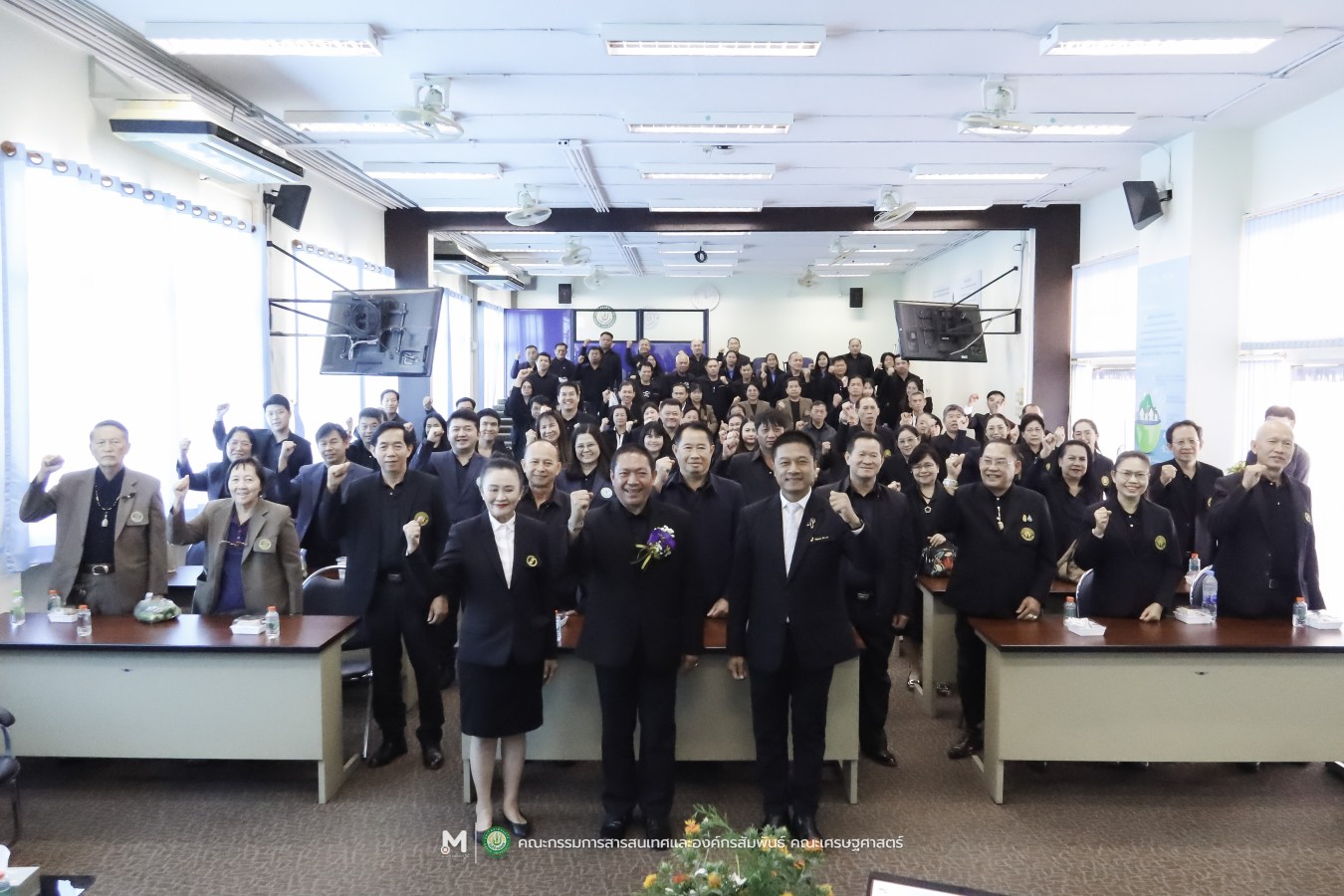 คณะเศรษฐศาสตร์ มหาวิทยาลัยแม่โจ้ ร่วมกับ สันนิบาตสหกรณ์จังหวัดเชียงใหม่ จัดพิธีวางพวงมาลาสักการะ 