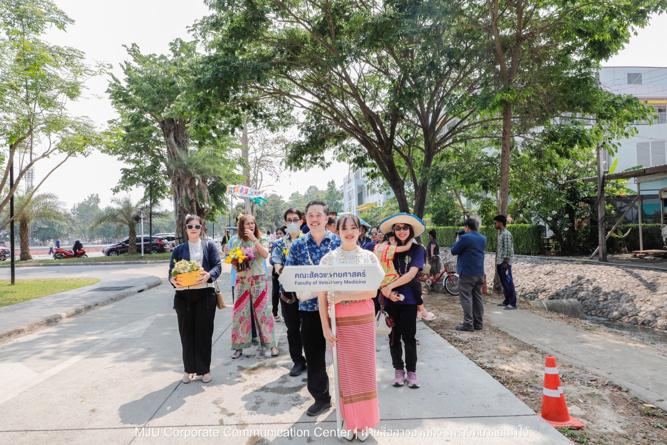ชาวแม่โจ้ ร่วมพิธีดำหัวผู้อาวุโสและอธิการบดี ประจำปี 2569  สืบสานป๋าเวณี ปี๋ใหม่เมือง