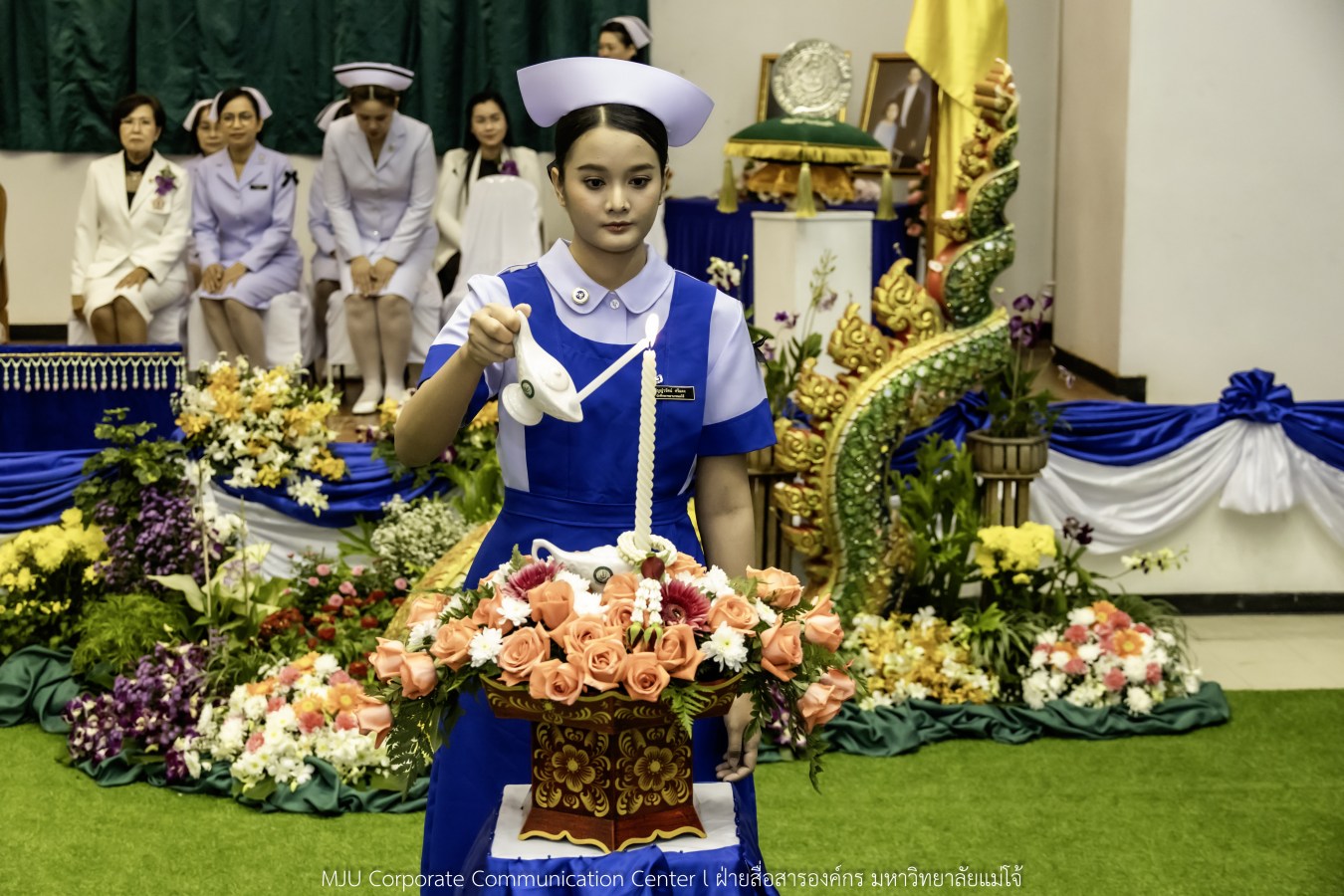 พยาบาลแม่โจ้ รุ่นที่ 3  รับหมวก เข็มเลื่อนชั้นปี และตะเกียงไนติงเกล เตรียมพร้อมออกฝึกปฏิบัติการจริงในสถานพยาบาล