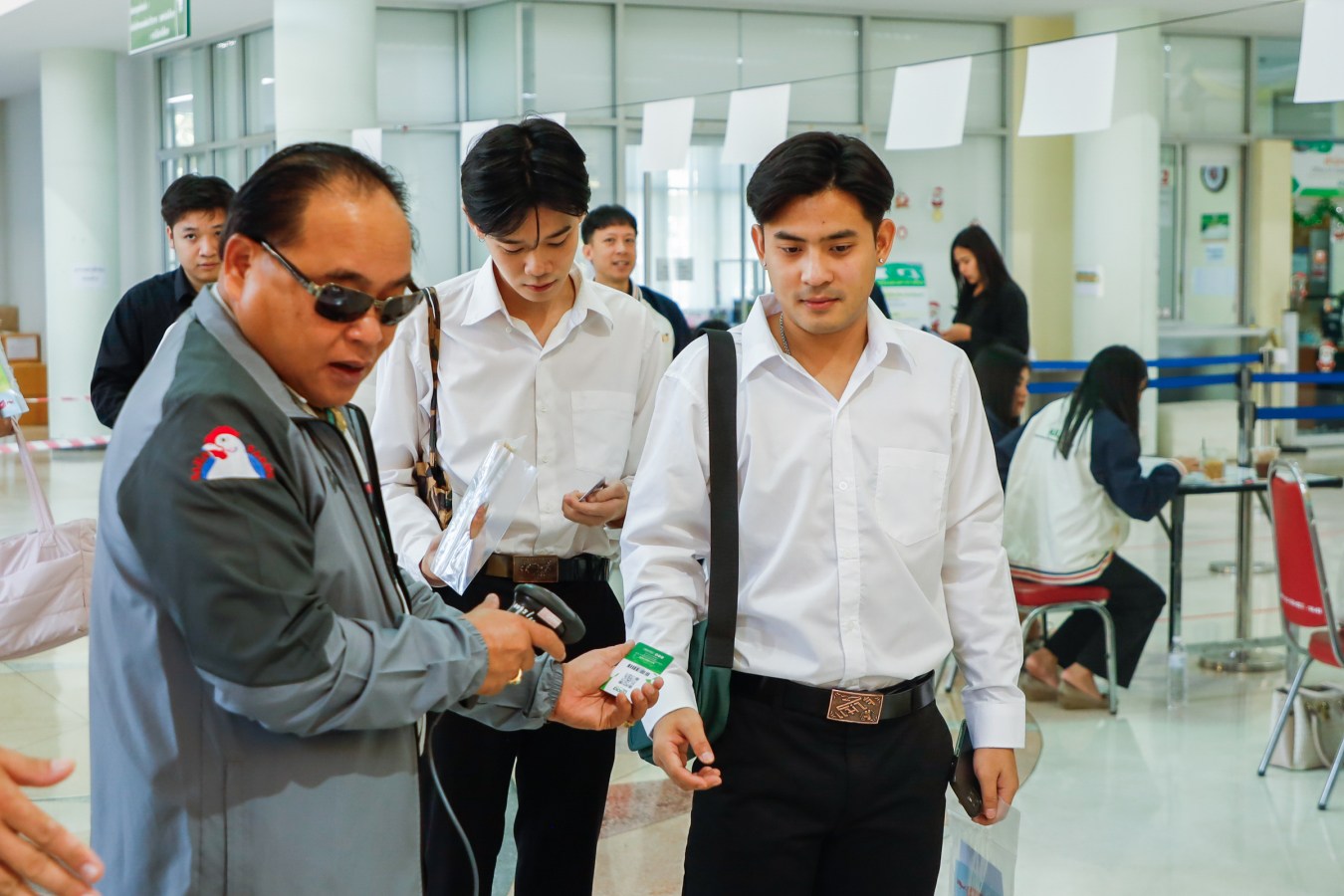 Congratulations    บรรยากาศ      บัณฑิตแม่โจ้ รายงานตัวเตรียมเข้าพิธีพระราชทานปริญญาบัตร ครั้งที่ 48