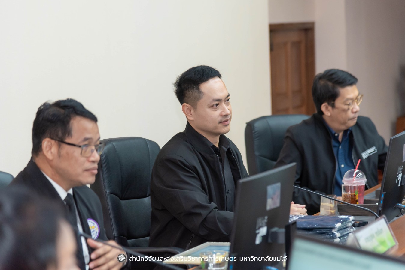 มหาวิทยาลัยแม่โจ้ ต้อนรับคณะผู้บริหารของสำนักงานเลขาธิการวุฒิสภา ในโครงการติดตามผลการนำผลงานวิจัยไปใช้ประโยชน์ในกระบวนการนิติบัญญัติ