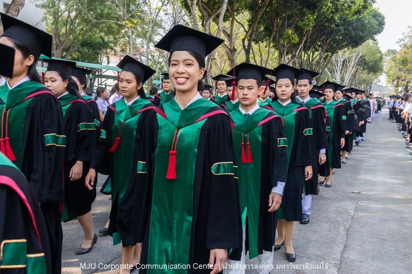 บรรยากาศ พิธีพระราชทานปริญญาบัตร มหาวิทยาลัยแม่โจ้ ประจำปีการศึกษา2567-2568 ครั้งที่ 48  ในวันที่ 19 กุมภาพันธ์ พ.ศ.2569 ณ ศูนย์กีฬาเฉลิมพระเกียรติ มหาวิทยาลัยแม่โจ้