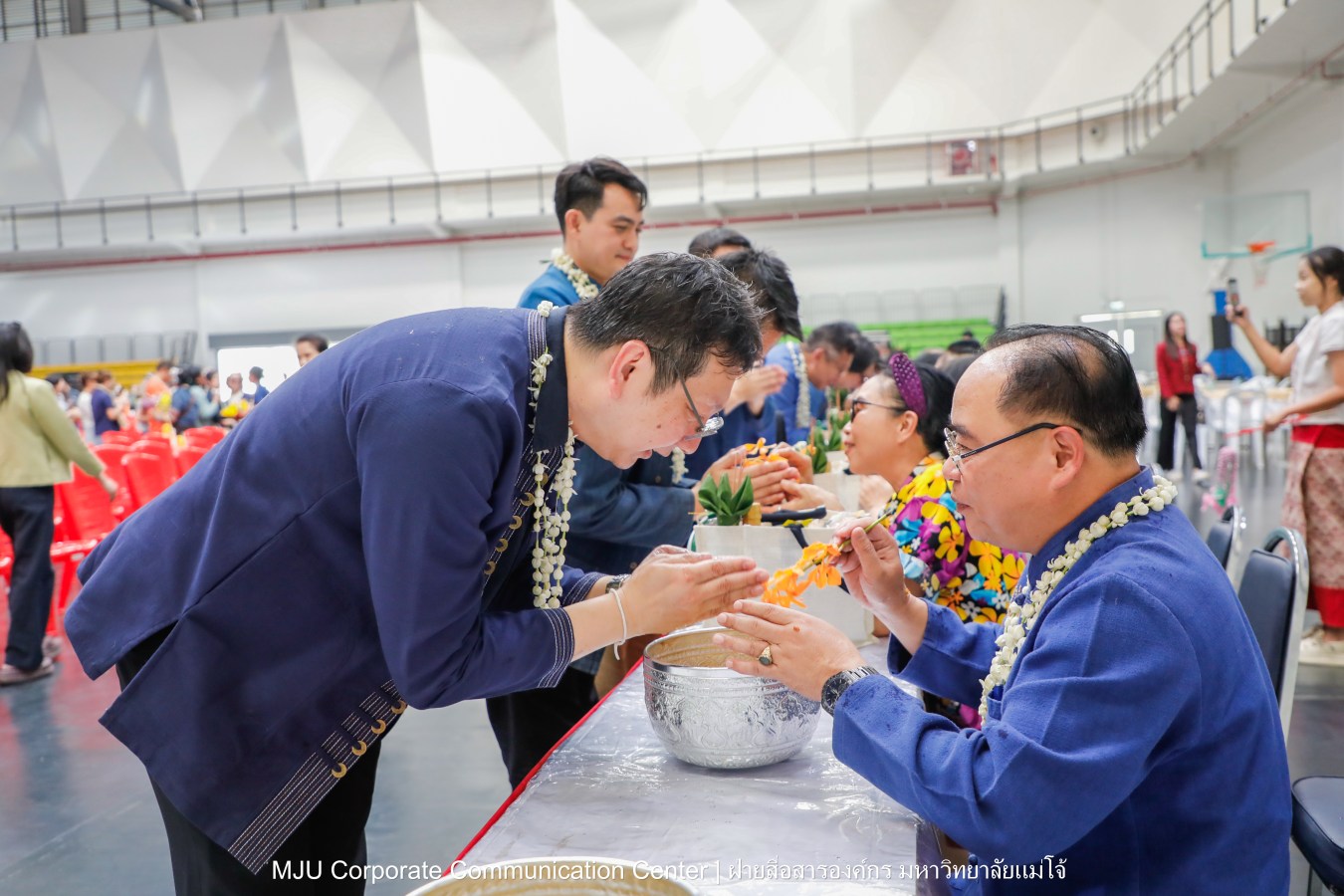 ชาวแม่โจ้ ร่วมพิธีดำหัวผู้อาวุโสและอธิการบดี ประจำปี 2569  สืบสานป๋าเวณี ปี๋ใหม่เมือง