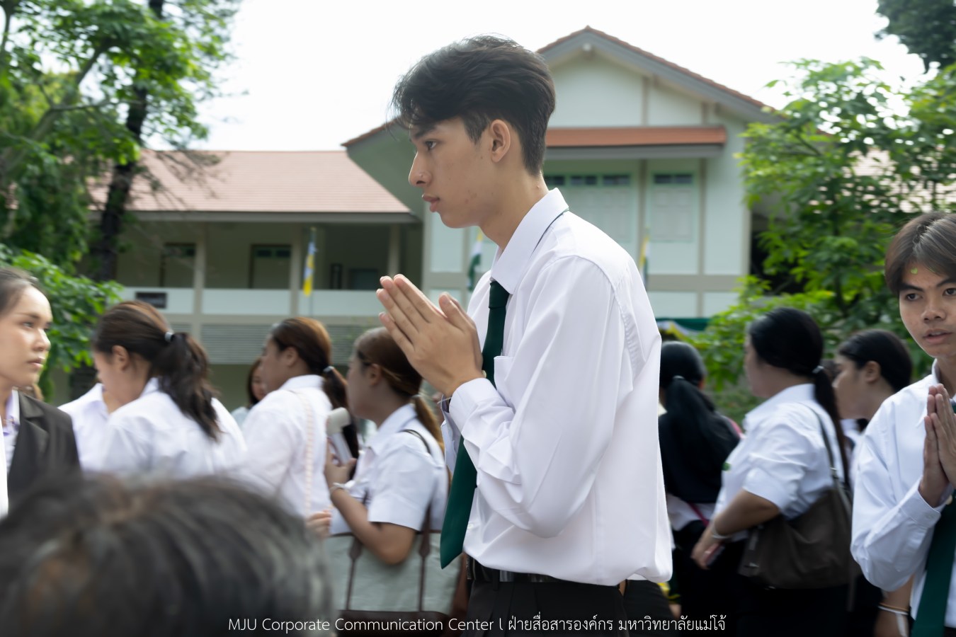ม.แม่โจ้ เจิมหน้า-ผูกข้อมือ รับขวัญน้องใหม่ลูกแม่โจ้รุ่น 91