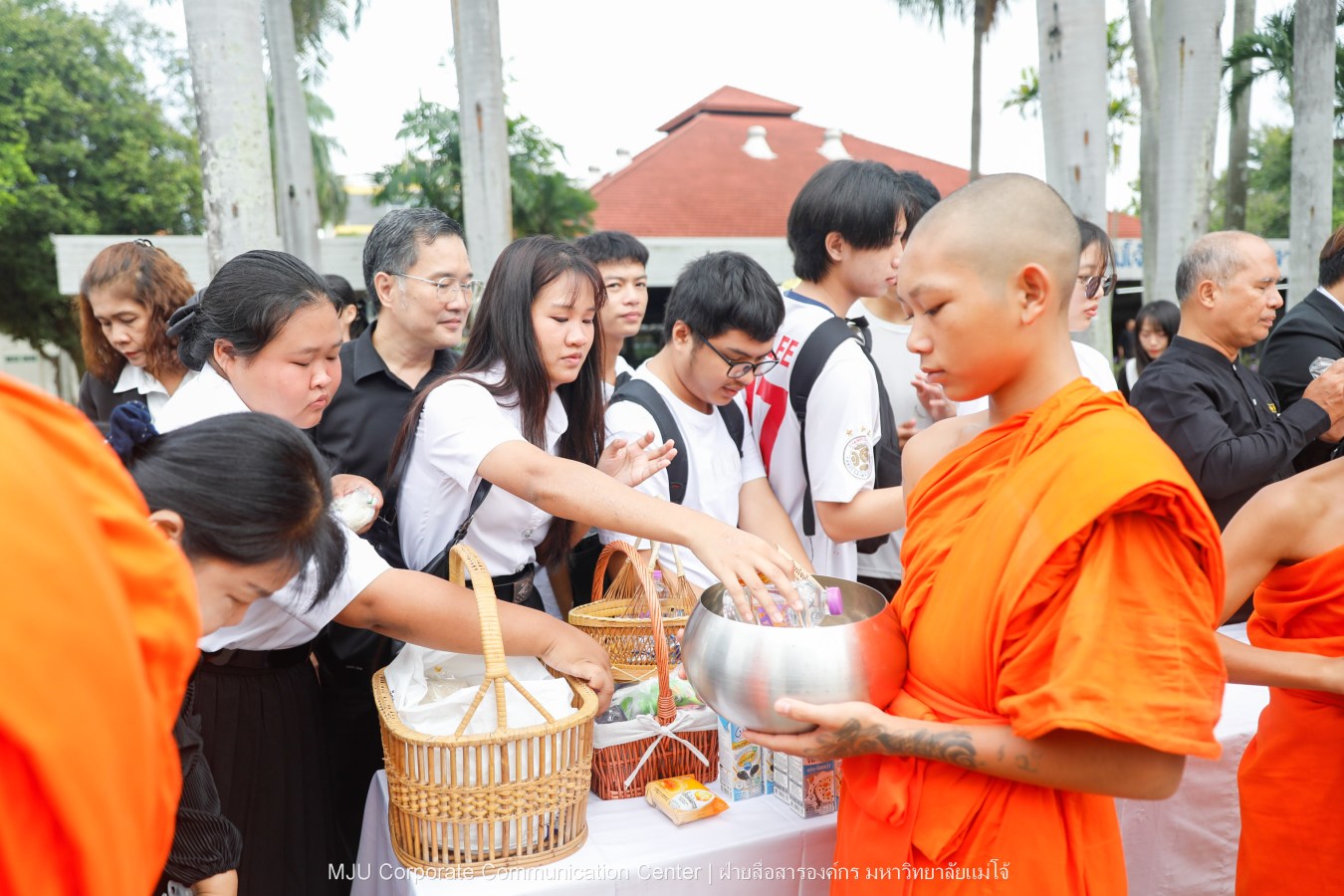 ม.แม่โจ้ จัด พิธีทำบุญตักบาตรถวายพระกุศลแด่สมเด็จพระเจ้าลูกเธอ เจ้าฟ้าพัชรกิติยาภา นเรนทิราเทพยวดี กรมหลวงราชสาริณีสิริพัชร มหาวัชรราชธิดา