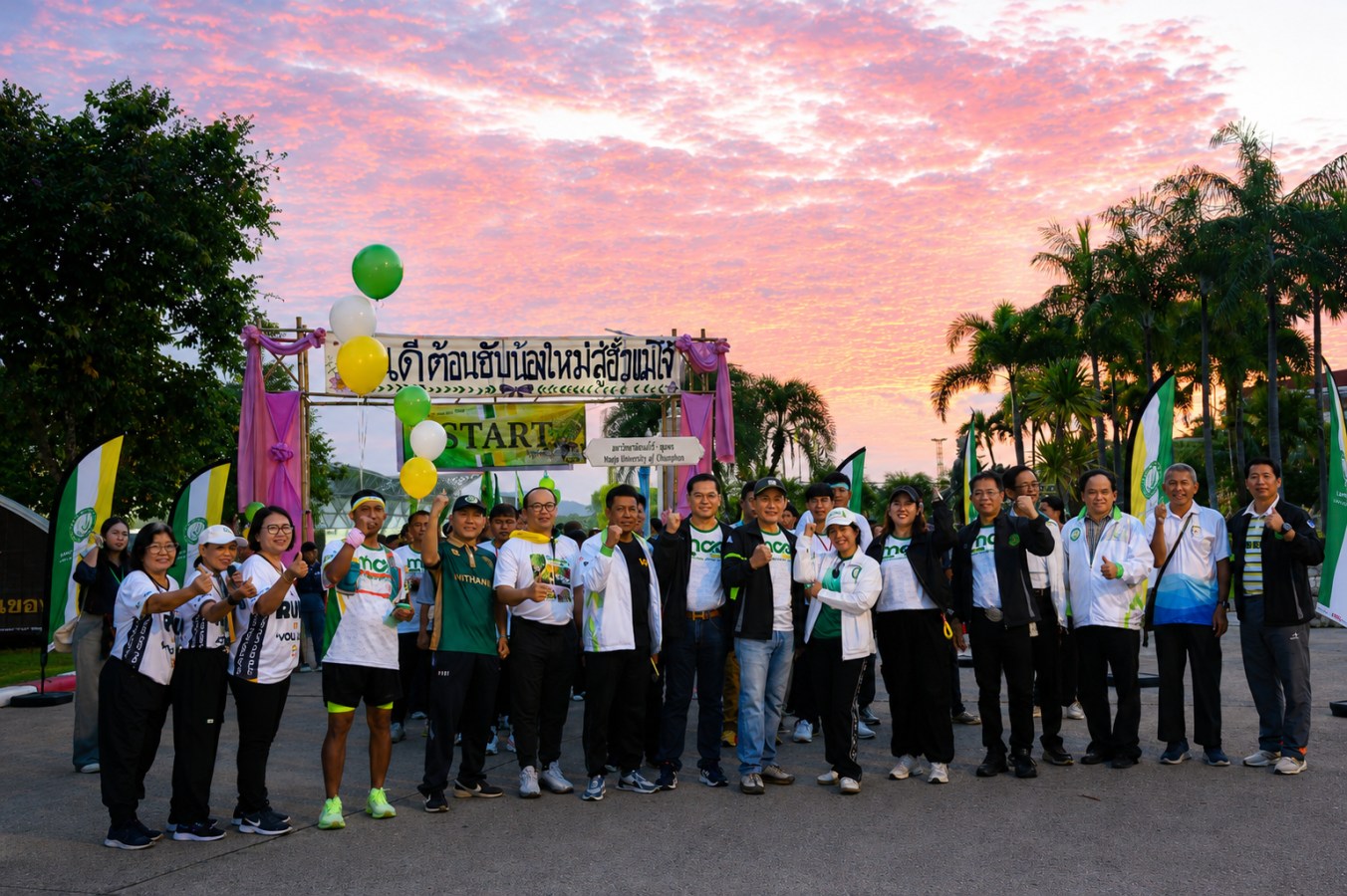 10 กิโลแห่งรอยยิ้ม ประเพณี เดินวิ่ง แม่โจ้ – สันทราย  ชาวสันทราย รุ่นพี่ ศิษย์เก่า  ร่วมต้อนรับอินทนิลช่อที่ 91 กว่า 6,200 คน อย่างอบอุ่น