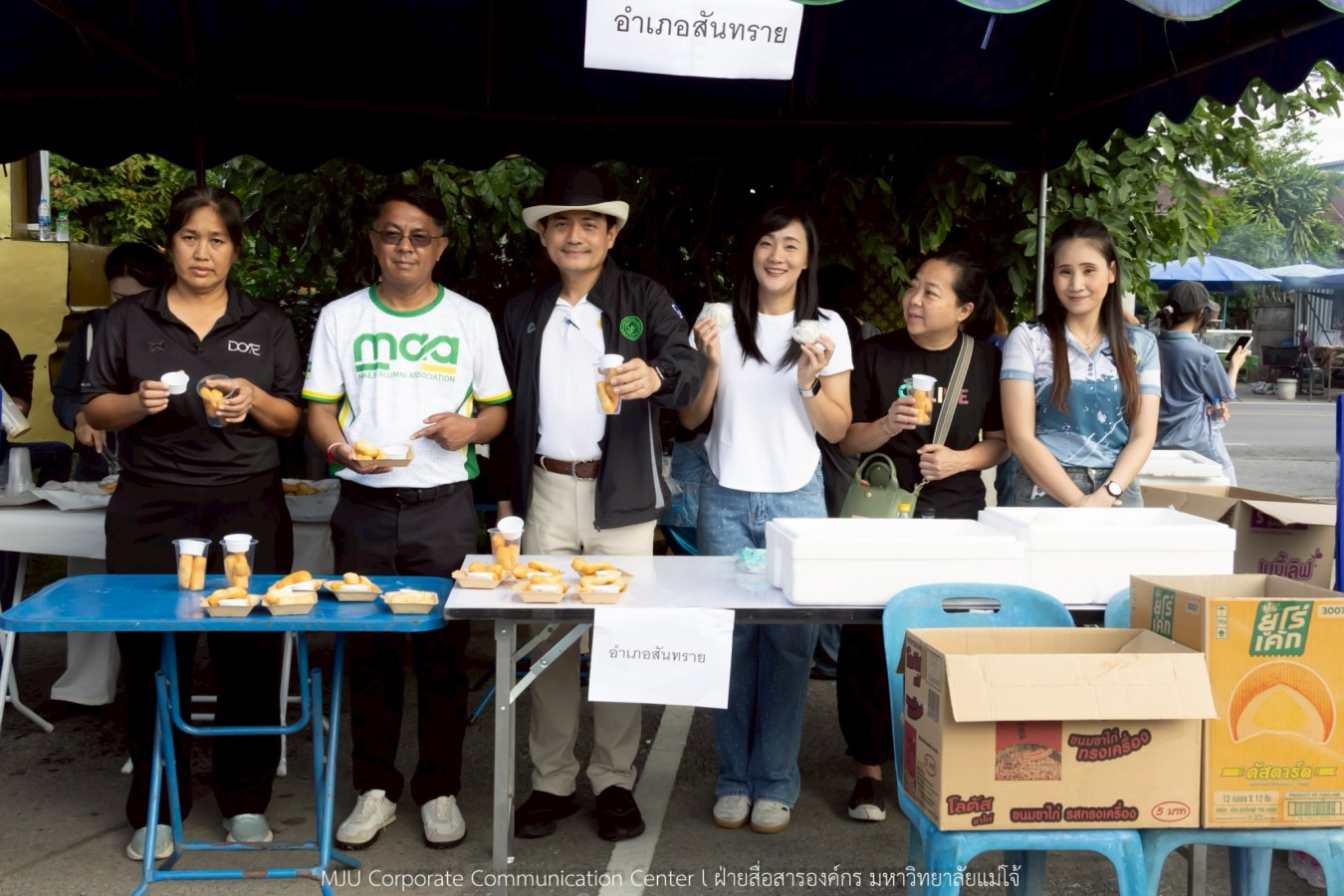 10 กิโลแห่งรอยยิ้ม ประเพณี เดินวิ่ง แม่โจ้ – สันทราย  ชาวสันทราย รุ่นพี่ ศิษย์เก่า  ร่วมต้อนรับอินทนิลช่อที่ 91 กว่า 6,200 คน อย่างอบอุ่น