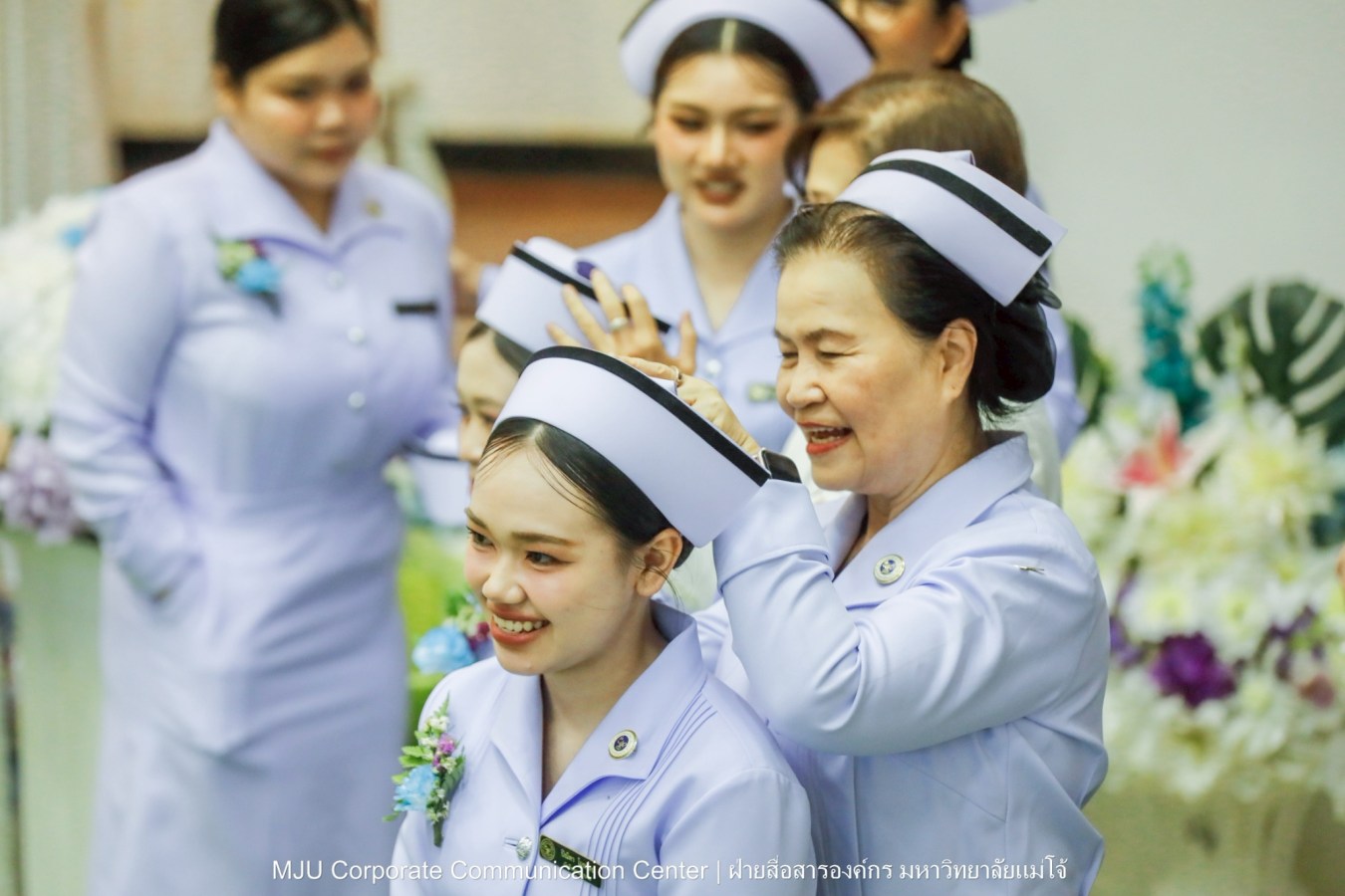 พยาบาลแม่โจ้ รุ่น 1 ประดับแถบหมวก-รับเข็มวิทยฐานะ พร้อมก้าวสู่พยาบาลวิชาชีพอย่างเป็นทางการ