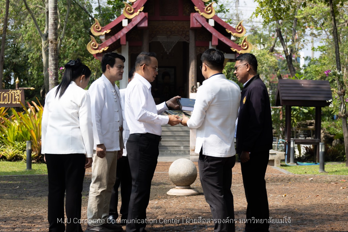 รองปลัดกระทรวงมหาดไทย สักการะสิ่งศักดิ์ ม.แม่โจ้