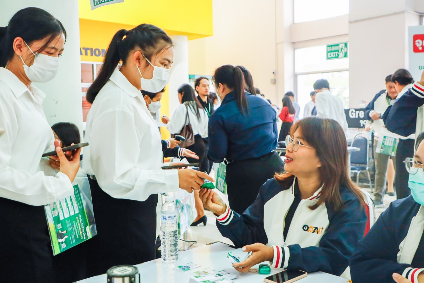 Congratulations    บรรยากาศ      บัณฑิตแม่โจ้ รายงานตัวเตรียมเข้าพิธีพระราชทานปริญญาบัตร ครั้งที่ 48