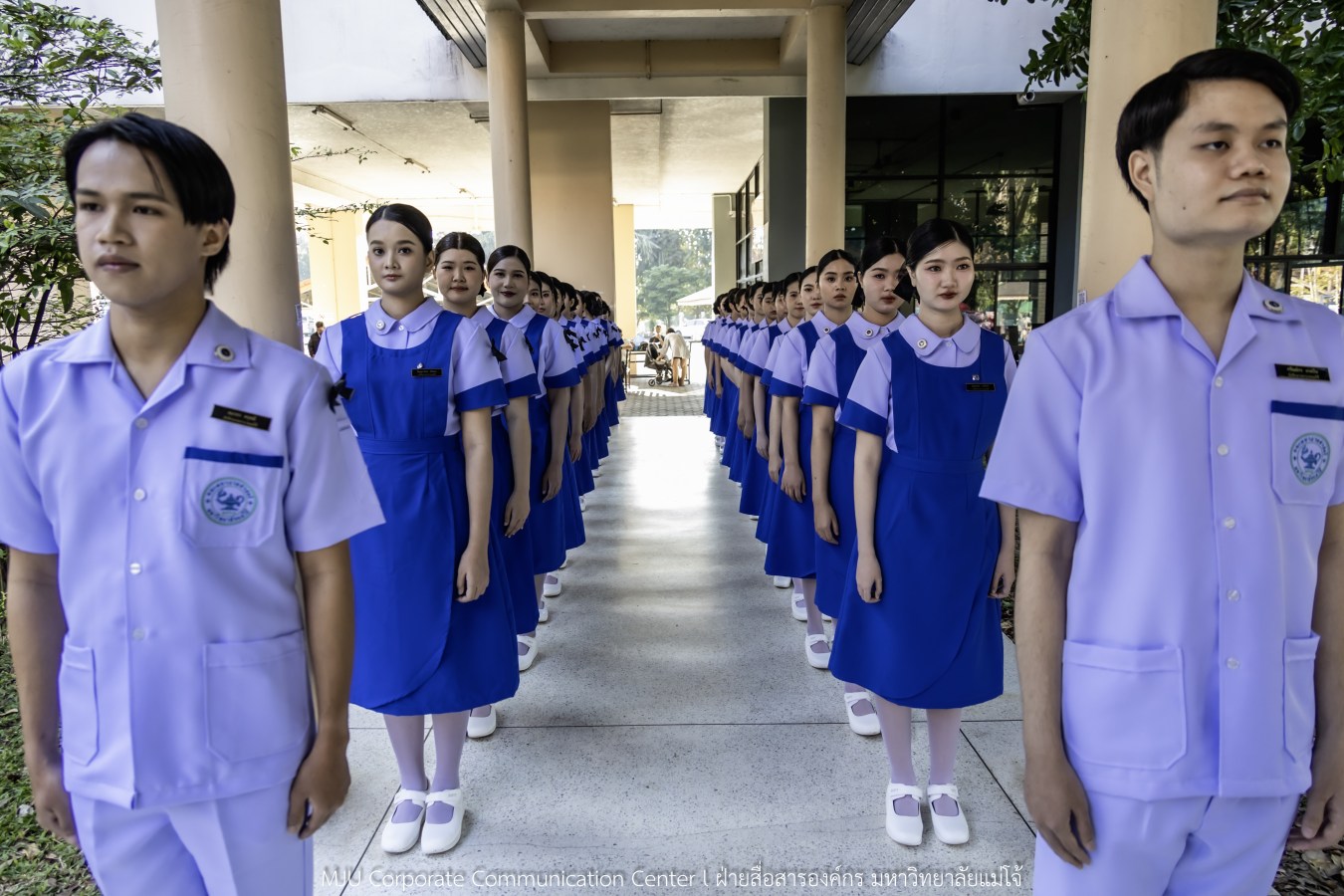 พยาบาลแม่โจ้ รุ่นที่ 3  รับหมวก เข็มเลื่อนชั้นปี และตะเกียงไนติงเกล เตรียมพร้อมออกฝึกปฏิบัติการจริงในสถานพยาบาล