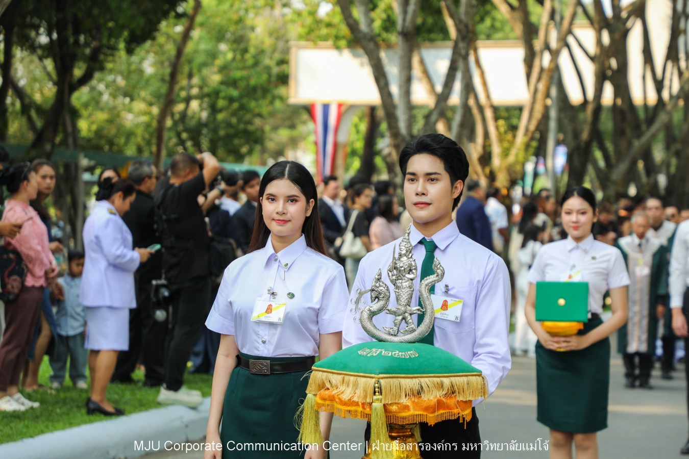 บรรยากาศ พิธีพระราชทานปริญญาบัตร มหาวิทยาลัยแม่โจ้ ประจำปีการศึกษา2567-2568 ครั้งที่ 48  ในวันที่ 19 กุมภาพันธ์ พ.ศ.2569 ณ ศูนย์กีฬาเฉลิมพระเกียรติ มหาวิทยาลัยแม่โจ้