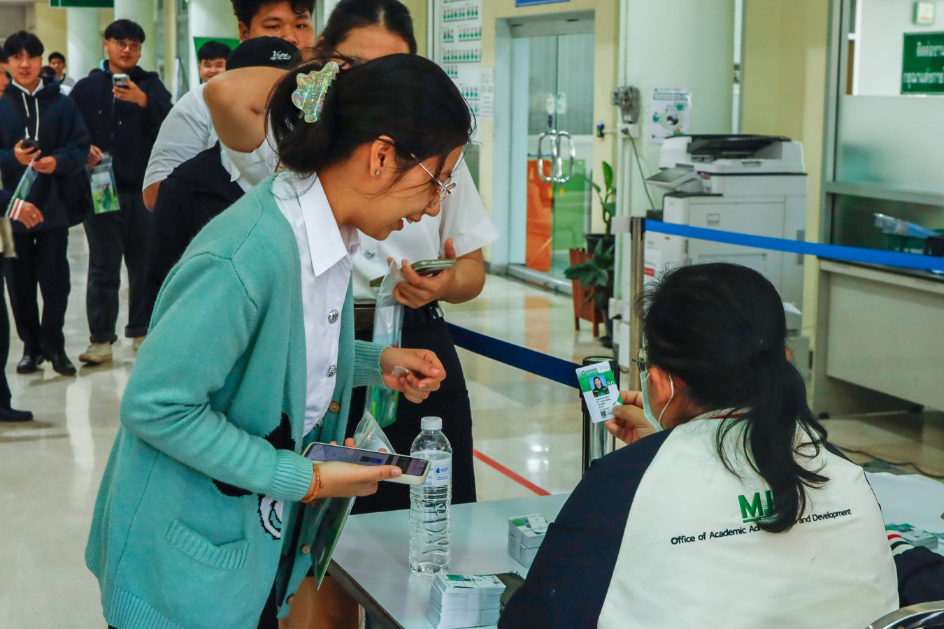 Congratulations    บรรยากาศ      บัณฑิตแม่โจ้ รายงานตัวเตรียมเข้าพิธีพระราชทานปริญญาบัตร ครั้งที่ 48