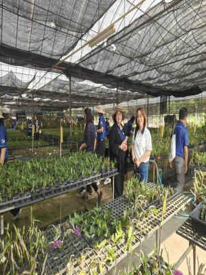 คณะผลิตกรรมการเกษตร ม.แม่โจ้ เข้าเยี่ยมชมบริษัท Grandifora Orchids Nursery