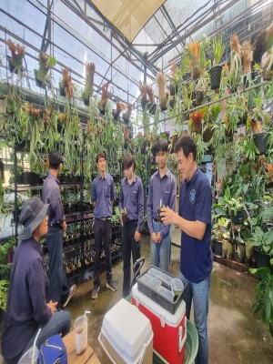 คณะผลิตกรรมการเกษตร ม.แม่โจ้ เข้าเยี่ยมชมบริษัท Grandifora Orchids Nursery